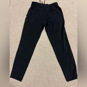 Men's LULULEMON SIZE SMALL SOFT JERSEY TAPERED PANT REGULAR